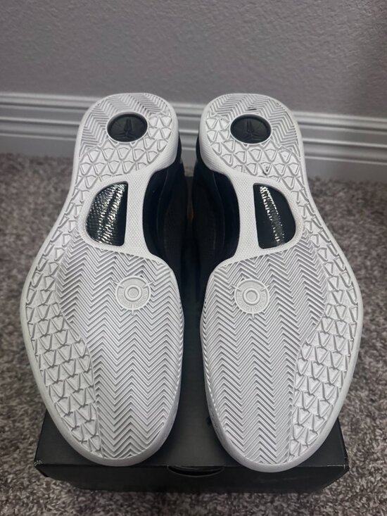 Nike Kobe 8\'s main image 6